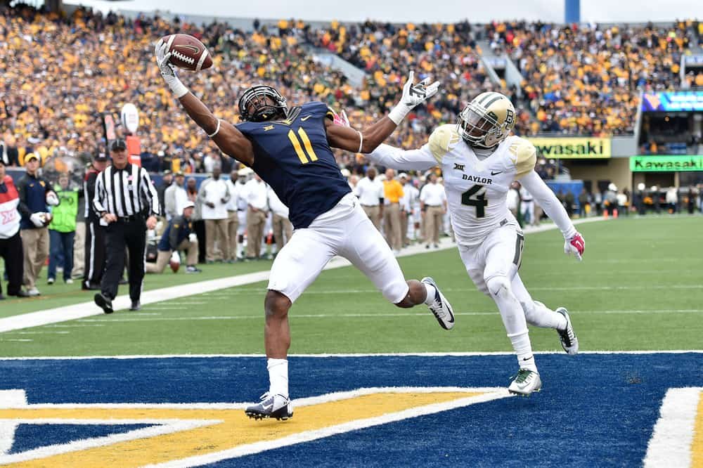 wide receiver Kevin White (11) completes a catch for a touchdown during the Big 12 football game